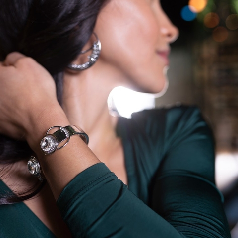 💎 NEW - Now available: the Halo bracelet. Elegant and chic, this bracelet is the one you've been looking for. Find it on our online shop, the link is in our biography. 

-

💎 NOUVEAU - Maintenant disponible : le bracelet Halo. Élégant et chic, ce bracelet est celui que vous recherchiez. Visitez notre boutique en ligne, le lien se trouve dans la biographie.

 #jewelry #jewels #new #newproduct #bracelet #shiny